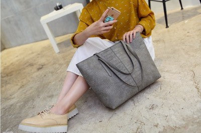 The new spring and summer fashion handbags EuropeShoulder Bag Handbag simple fashion